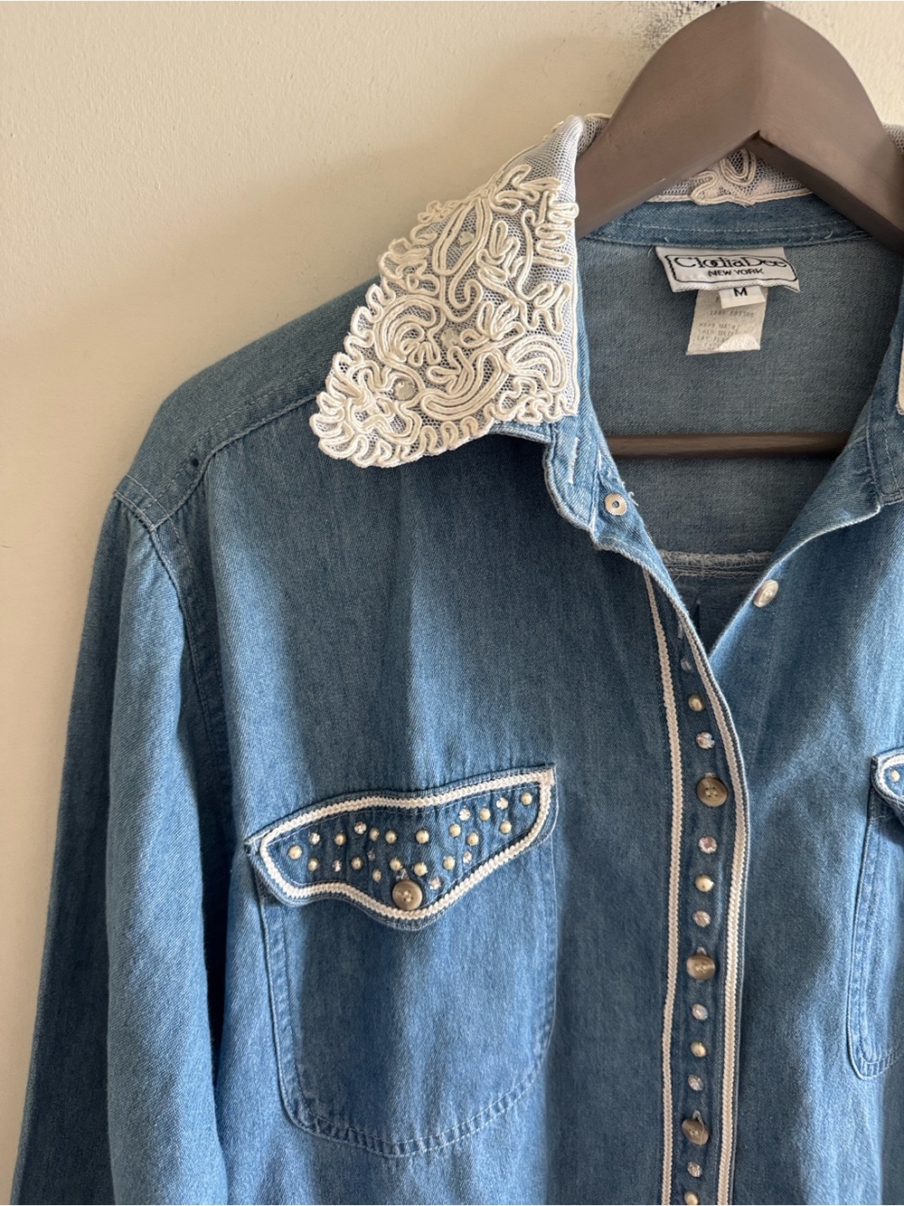 Vintage 90s chambray denim lace rhinestone pearl button down tunic top sz M - Picture 2 of 7